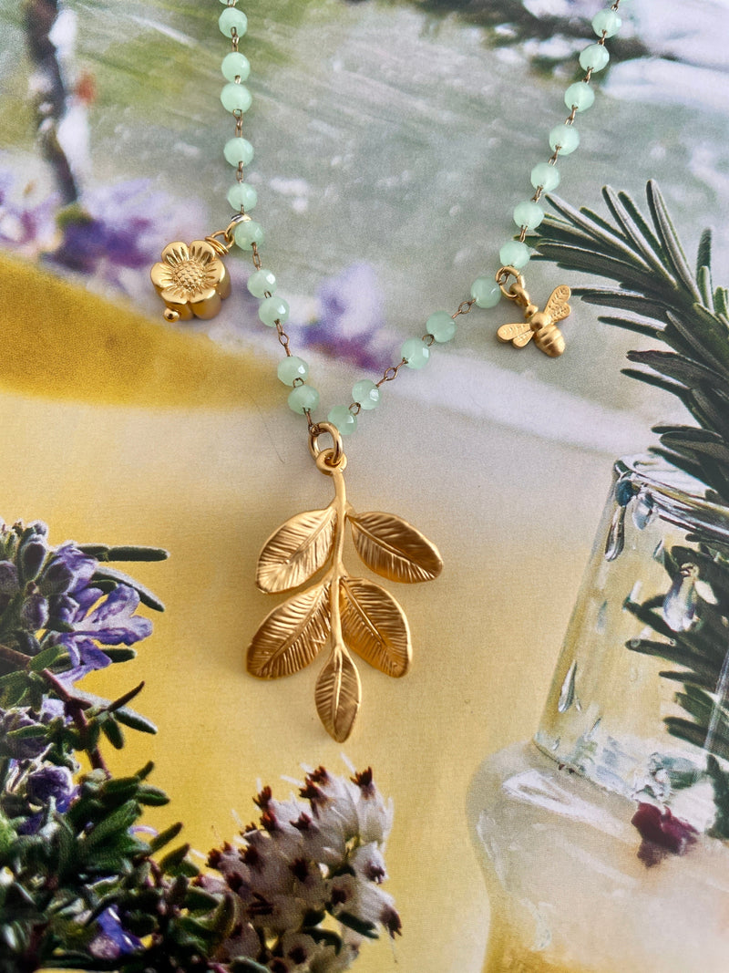 Bougainvillea Café Flora & Fauna Necklace in Fern