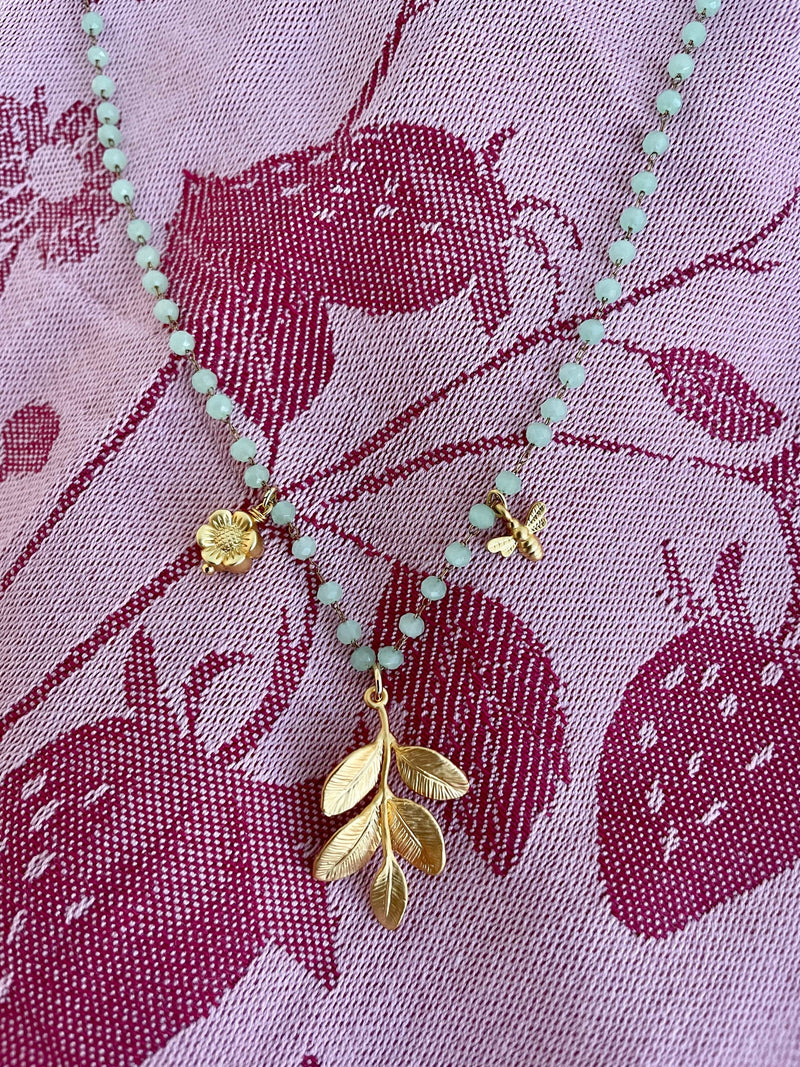 Bougainvillea Café Flora & Fauna Necklace in Fern