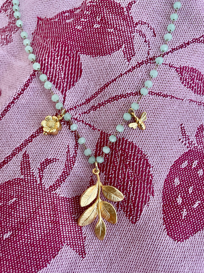 Bougainvillea Café Flora & Fauna Necklace in Fern