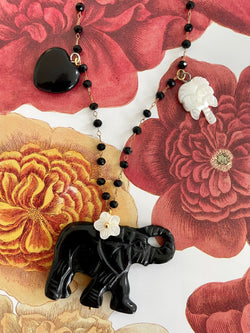 Bougainvillea Café Pondicherry Necklace in Noir